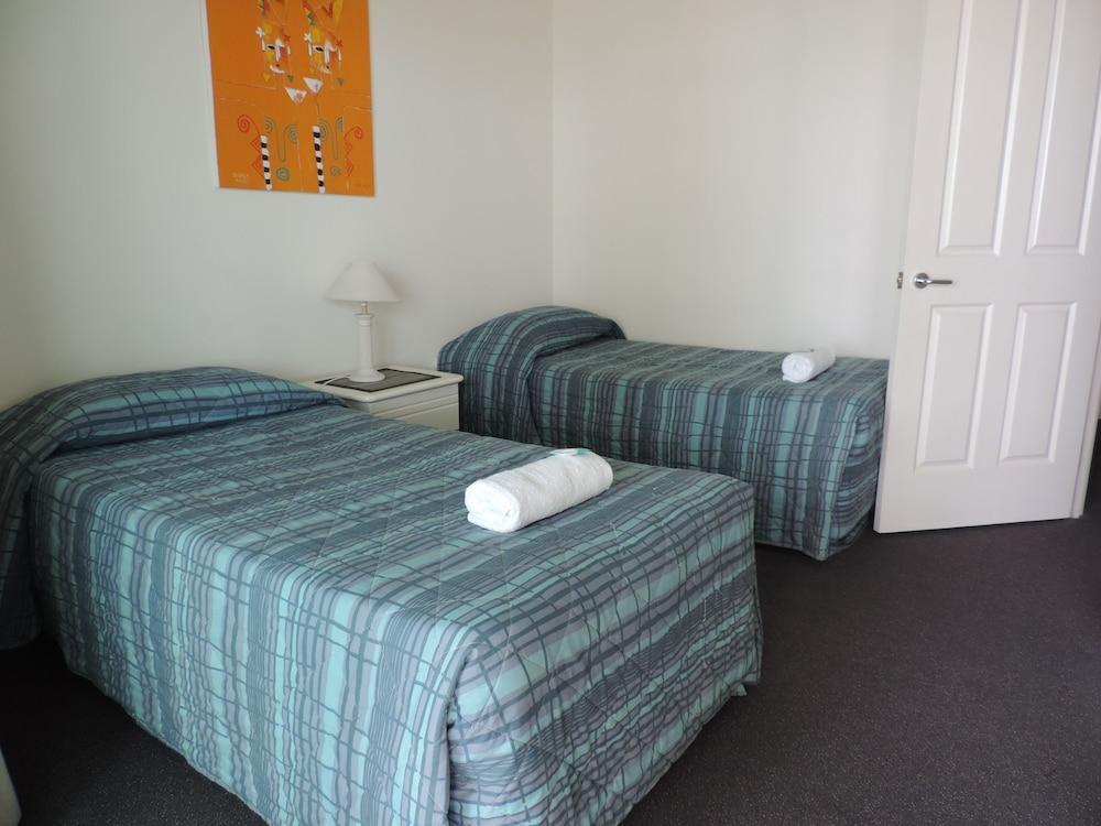 Emerald Sands Holiday Apartments Surfers Paradise Exterior photo