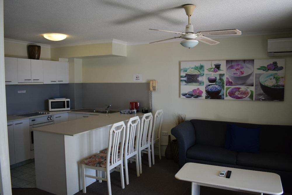 Emerald Sands Holiday Apartments Surfers Paradise Exterior photo