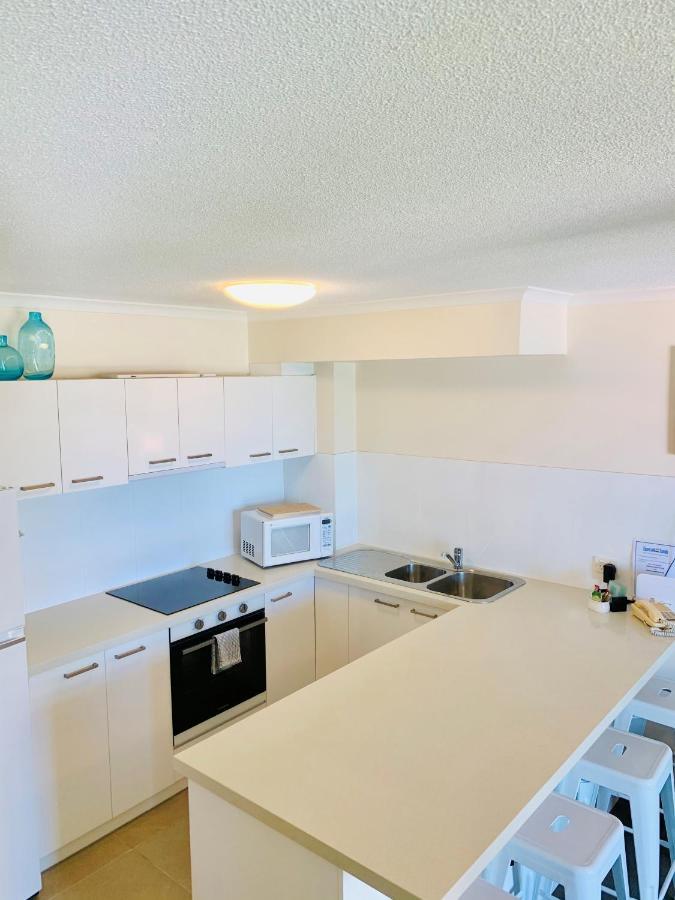 Emerald Sands Holiday Apartments Surfers Paradise Exterior photo