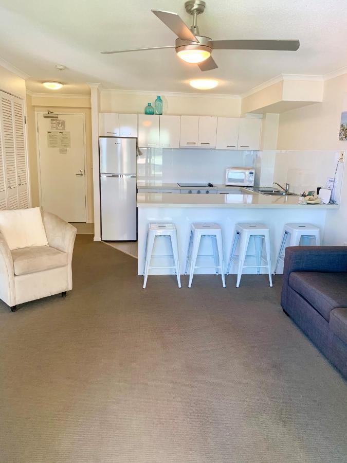 Emerald Sands Holiday Apartments Surfers Paradise Exterior photo