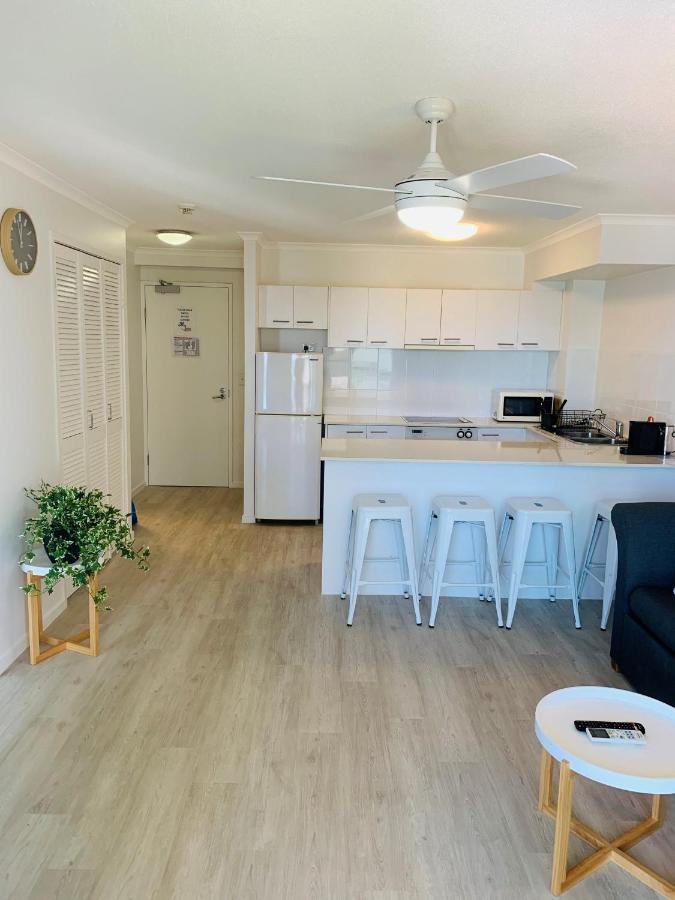 Emerald Sands Holiday Apartments Surfers Paradise Exterior photo