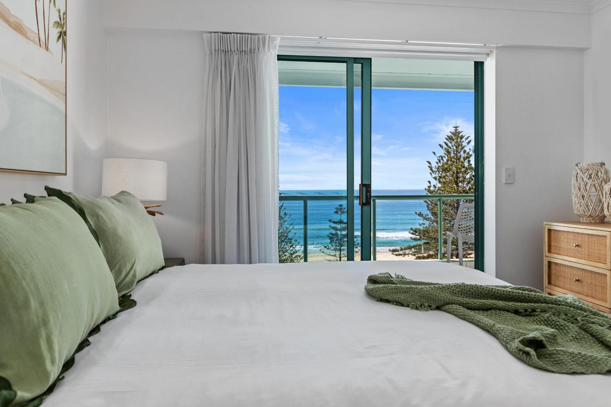 Emerald Sands Holiday Apartments Surfers Paradise Room photo