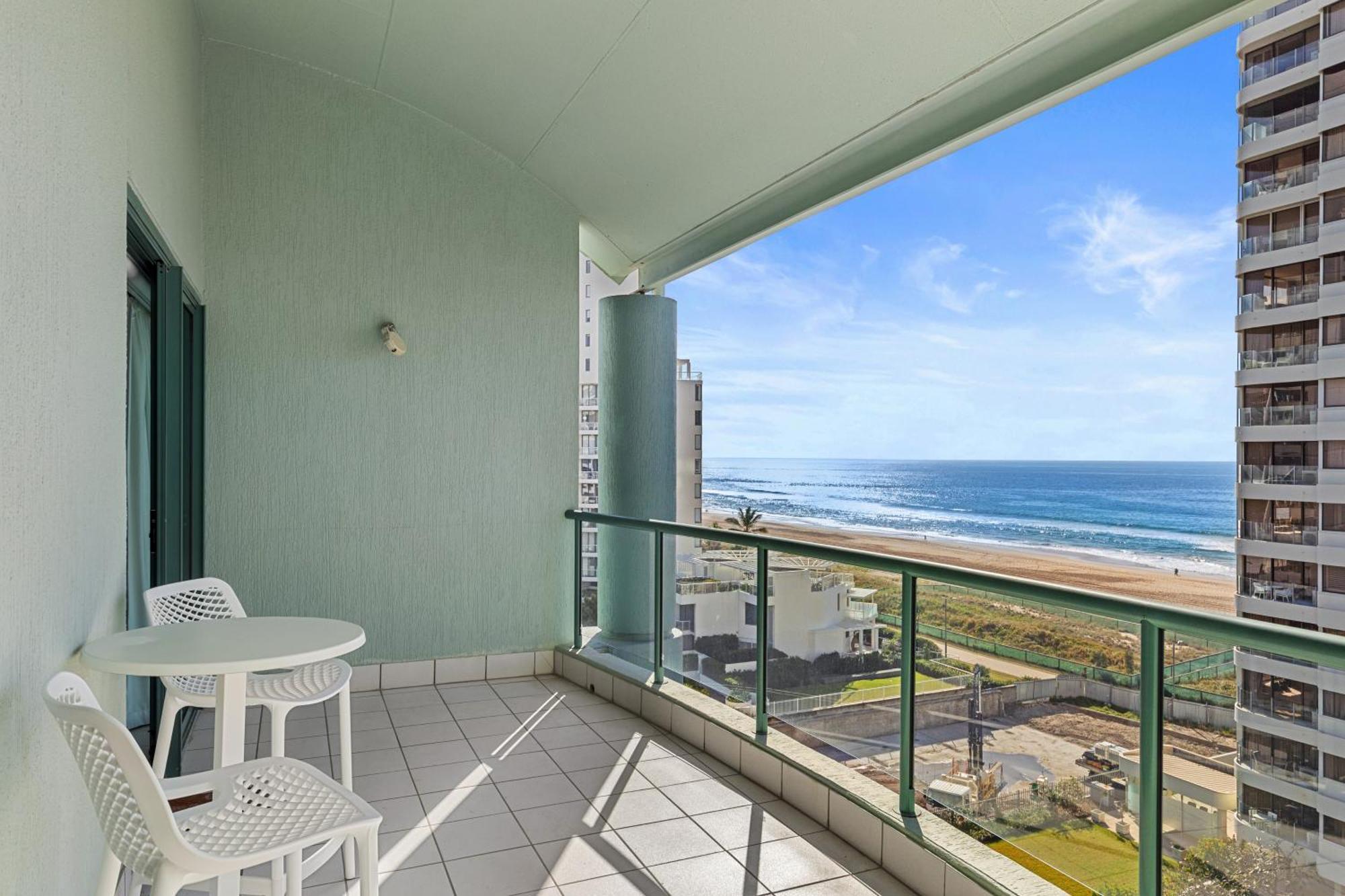Emerald Sands Holiday Apartments Surfers Paradise Room photo