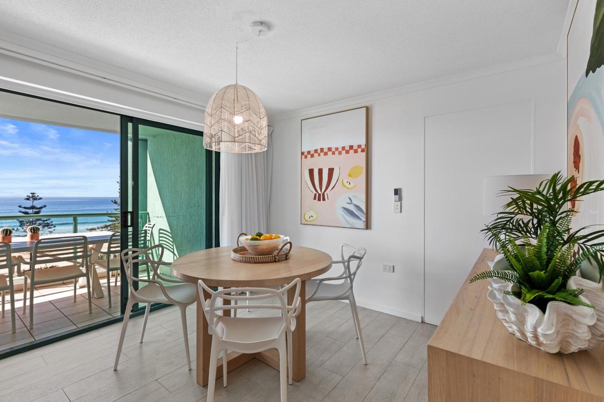 Emerald Sands Holiday Apartments Surfers Paradise Room photo