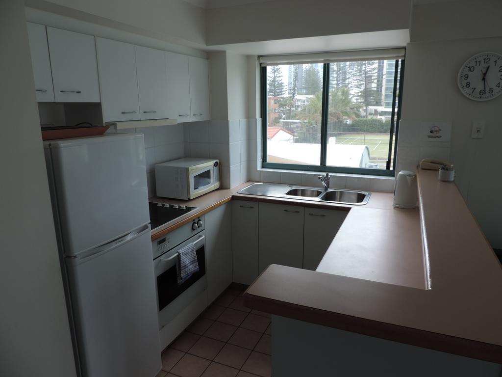 Emerald Sands Holiday Apartments Surfers Paradise Exterior photo
