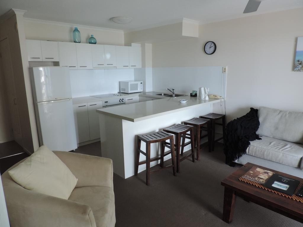 Emerald Sands Holiday Apartments Surfers Paradise Exterior photo