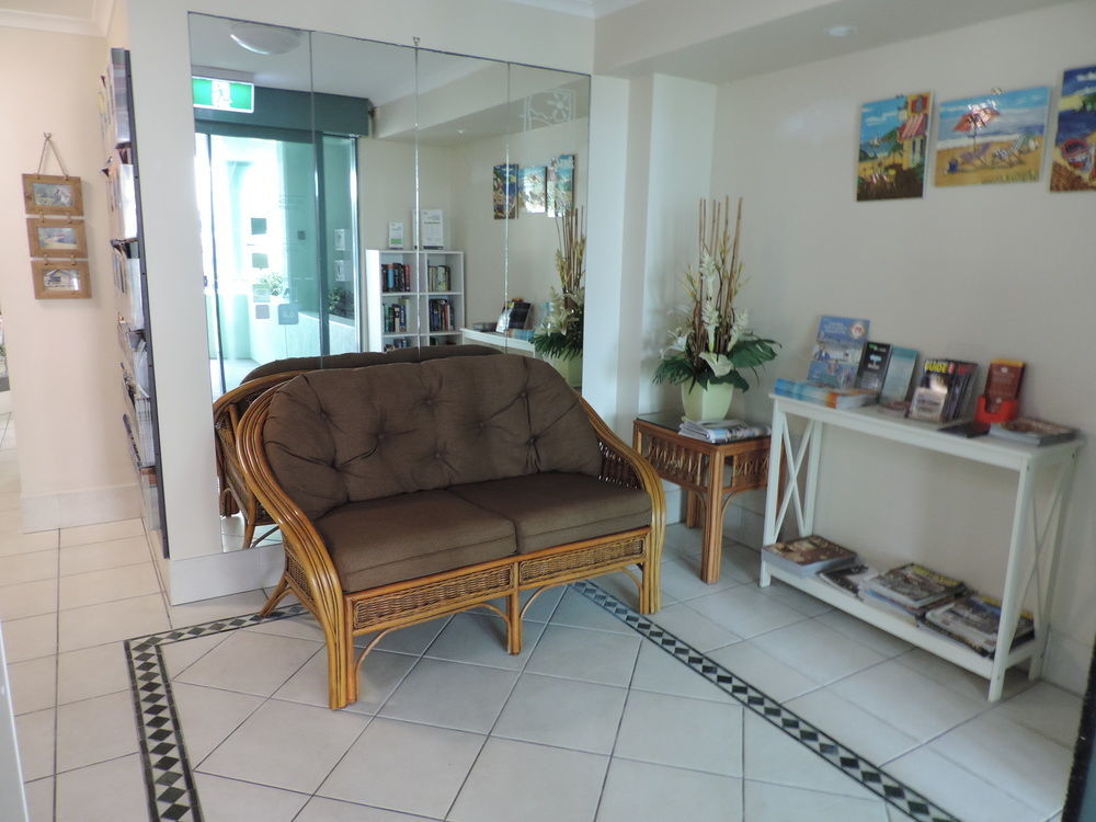 Emerald Sands Holiday Apartments Surfers Paradise Exterior photo