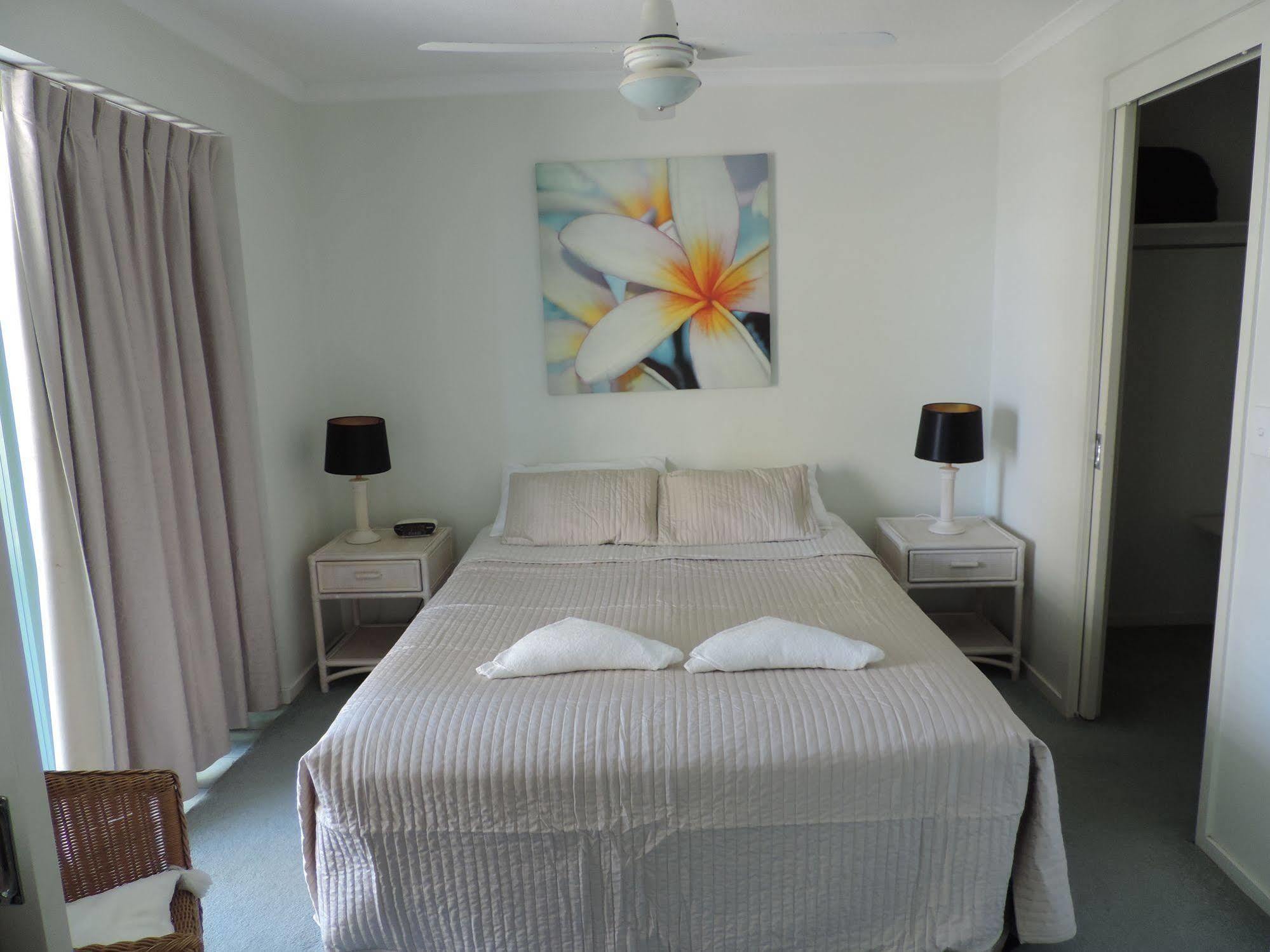 Emerald Sands Holiday Apartments Surfers Paradise Exterior photo