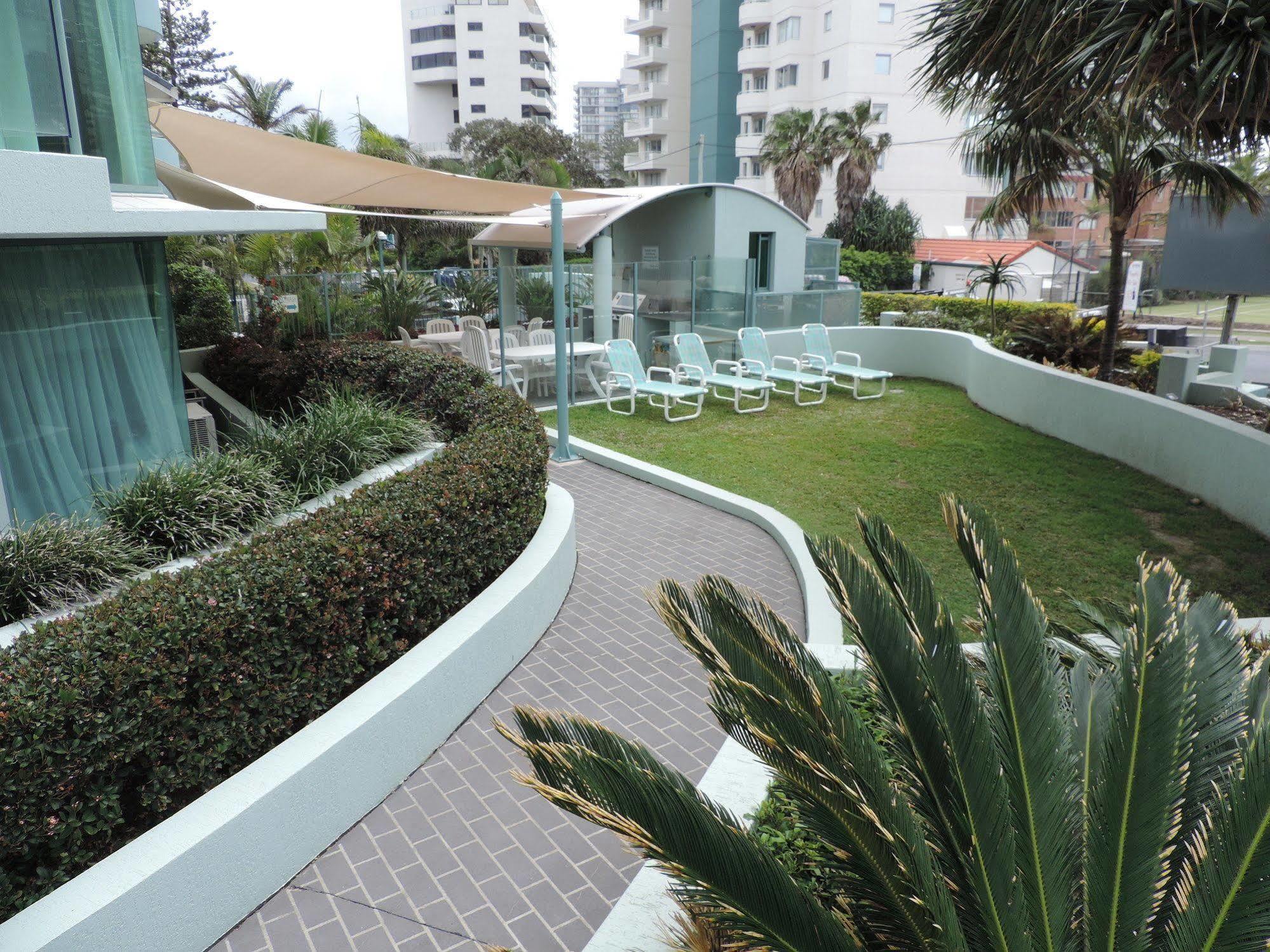 Emerald Sands Holiday Apartments Surfers Paradise Exterior photo