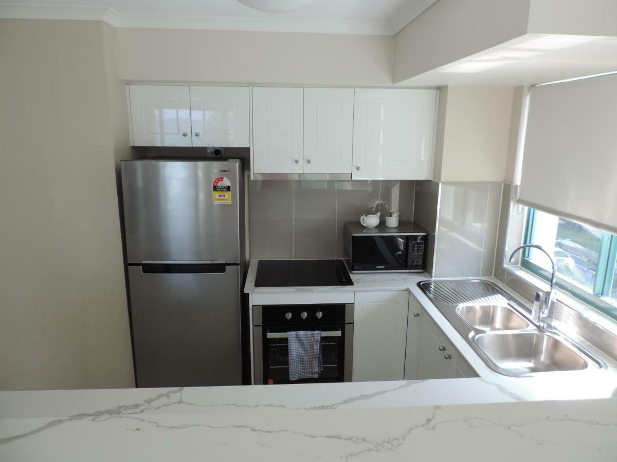 Emerald Sands Holiday Apartments Surfers Paradise Exterior photo